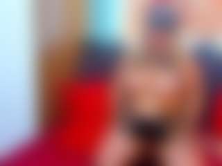 Live cam show with BelleInna - Blonde Hair Middle Aged on Camsoda