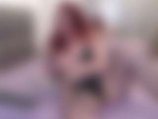 Ailinaioki MILF webcam performer live streaming