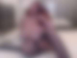 Ailinaioki MILF webcam performer live streaming