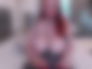 Live cam show with Ailinaioki - Bedroom on AdultVida.com