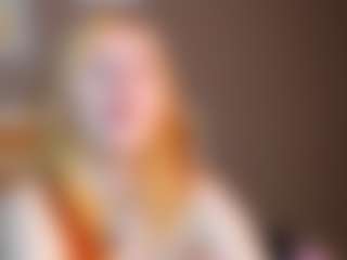 Live cam show with AngelWise - Flashing on AdultVida.com
