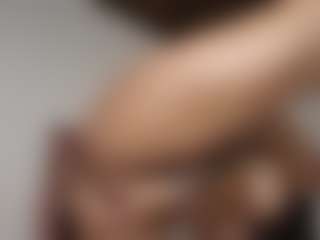 Live cam show with miazafiro - Moaning on 1on1-livenow