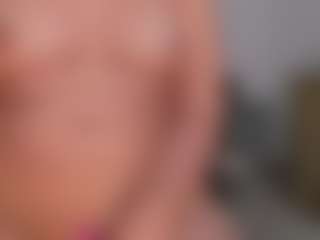 Live cam show with Scarlett Blaze - Full Nudity on Livezox