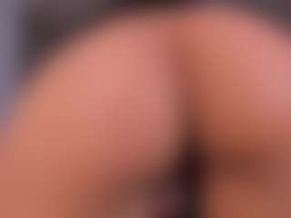 Live cam show with Scarlett Blaze - Full Nudity on CamClone