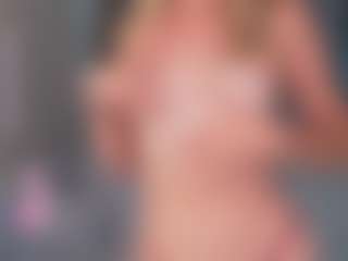 Live cam show with SusanSanders - Normal on Dolls Live