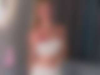 Live cam show with SusanSanders - Flashing on madthumbs