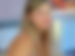 Live cam show with Aura-Powers - Oil on crypto-cams