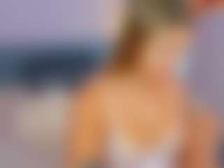 Live cam show with Aura-Powers - Green Eyes on Cam Slut