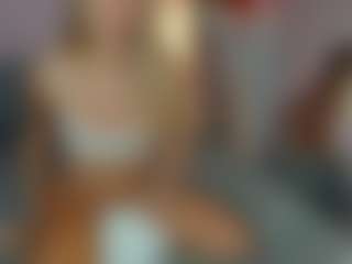 Live cam show with Aura-Powers - Doggy on StripNow