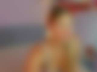 Live cam show with Aura-Powers - Smoking on AdultVida.com