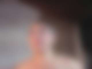Isabella MILF webcam performer live streaming