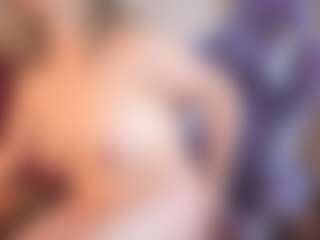 Live cam show with Isabella - Full Nudity on livesuperchat.net