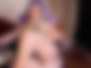 Live cam show with Isabella - Average on TeamSkeetLive