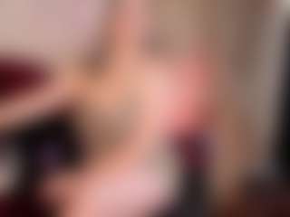 Live cam show with Isabella - Blonde Hair on livesuperchat.net