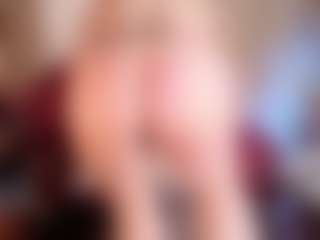 Live cam show with Isabella - Shaved Pussy Mature on SmokeAndPoke