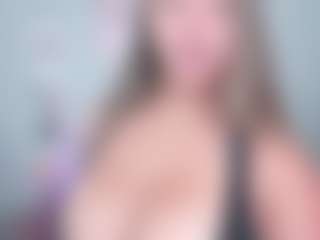 Melaanyluckk's Live Sex Cam Show
