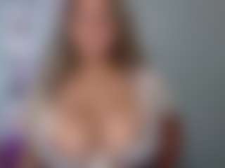 Melaanyluckk's Live Sex Cam Show