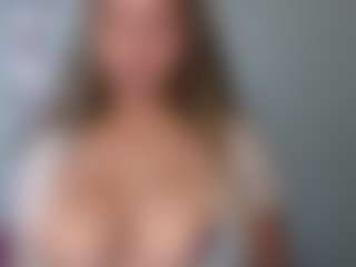 Melaanyluckk's Live Sex Cam Show