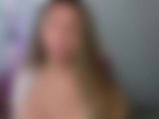 Melaanyluckk's Live Sex Cam Show