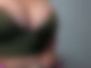 Melaanyluckk's Live Sex Cam Show