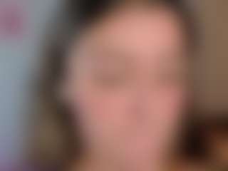 Live cam show with Melaanyluckk - Strip on SinfulBabes