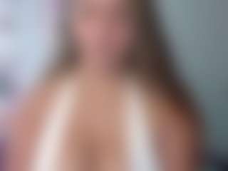 Live cam show with Melaanyluckk - Dildo Or Vibrator on Dare Cams