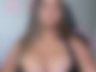 Melaanyluckk's Live Sex Cam Show