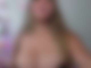 Melaanyluckk's Live Sex Cam Show