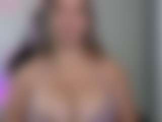 Live cam show with Melaanyluckk - Fuck Machine on Camsoda