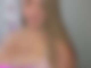 Melaanyluckk's Live Sex Cam Show
