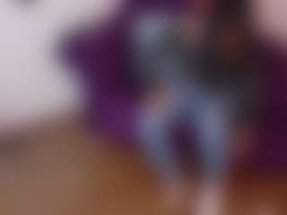 Live cam show with Emmasexxy - Horney on Pornisteam.com
