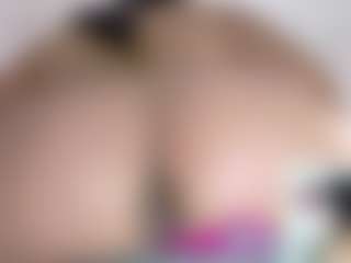 Live cam show with Emmasexxy - Colombia on Camsoda Late Night