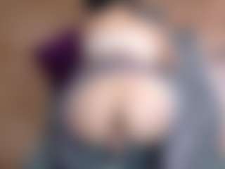 Live cam show with Emmasexxy - Chubby on TeamSkeetLive