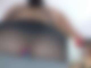 Live cam show with Emmasexxy - Colombia on Camsoda