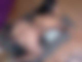 Live cam show with Emmasexxy - Dildo on Uber Horny