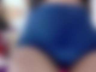 Live cam show with Emmasexxy - Colombia on MyBangCams