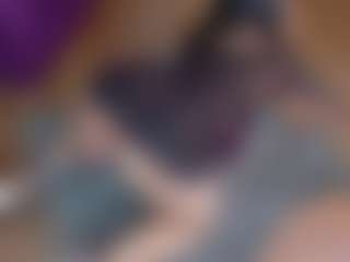 Live cam show with Emmasexxy - Submissive on LiveSexCams6