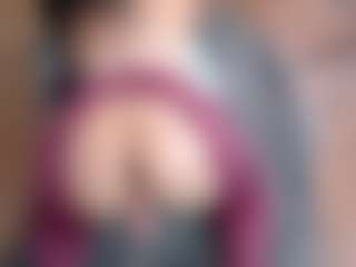 Show de cam en vivo con Emmasexxy - Horney en Camsoda