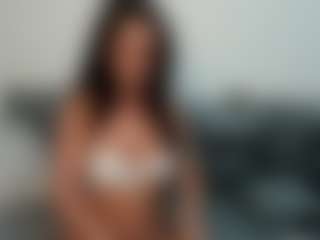 AliciaRaynee MILF webcam performer live streaming
