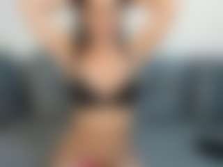 AliciaRaynee MILF webcam performer live streaming