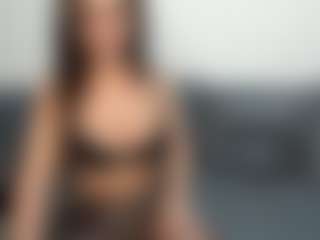 AliciaRaynee MILF webcam performer live streaming