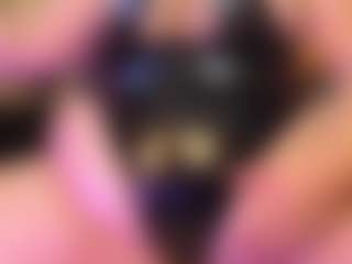 Live cam show with samybellys - Petite MILF on xDating