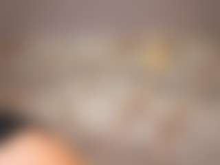 Live cam show with Cristal-Heart - Flashing on livesuperchat.net