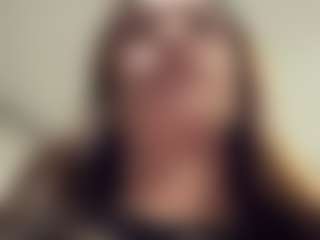 Live cam show with Lunabum - Oil on Livezox