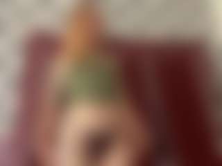 Live cam show with AlisMoona - Spanks on Camsoda