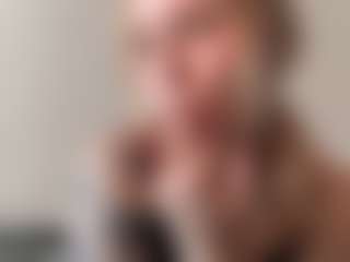 Live cam show with AlisMoona - Suck on madthumbs