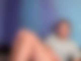 Live cam show with AlisMoona - Suck on Camsoda