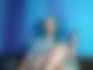 Live cam show with AlisMoona - Sexy on CamClone