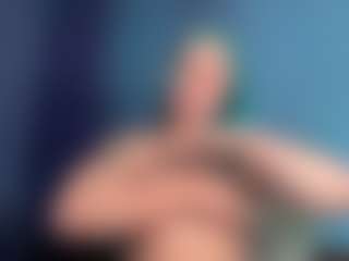Live cam show with AlisMoona - Teen (18+) on camtv