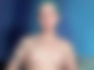 Live cam show with AlisMoona - Fingers on Camming Site